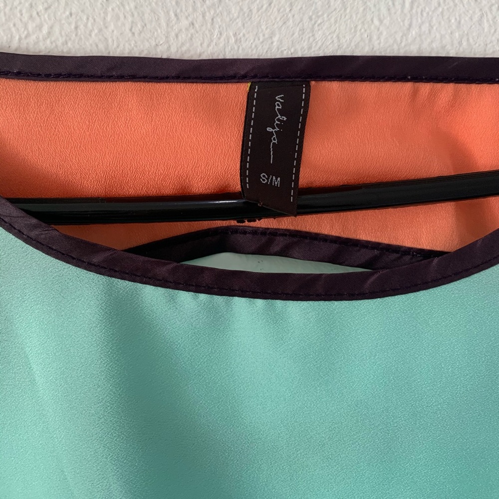 Color block blouse - Picture 3 of 3